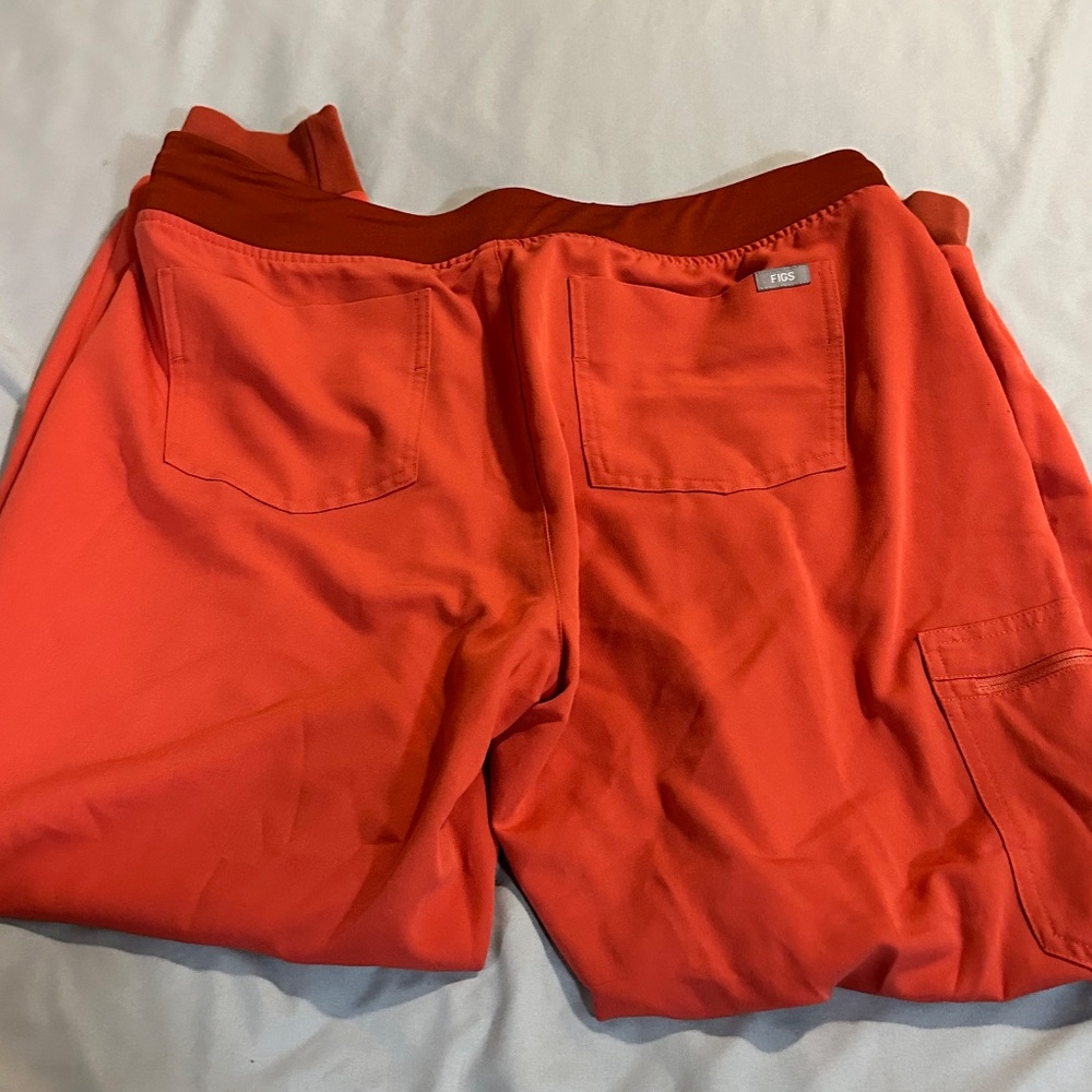 FIGS Clay Scrub Set Rafaela Top + Zamora HW Jogger | Size M & L EUC PO 1646 - Picture 8 of 9